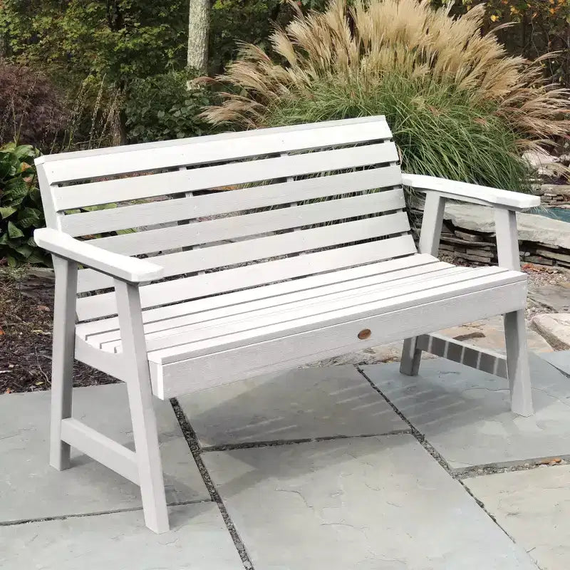 Banc de jardin Weatherly 5 pi blanc - highwood : Siège d'extérieur durable, résistant à la décoloration