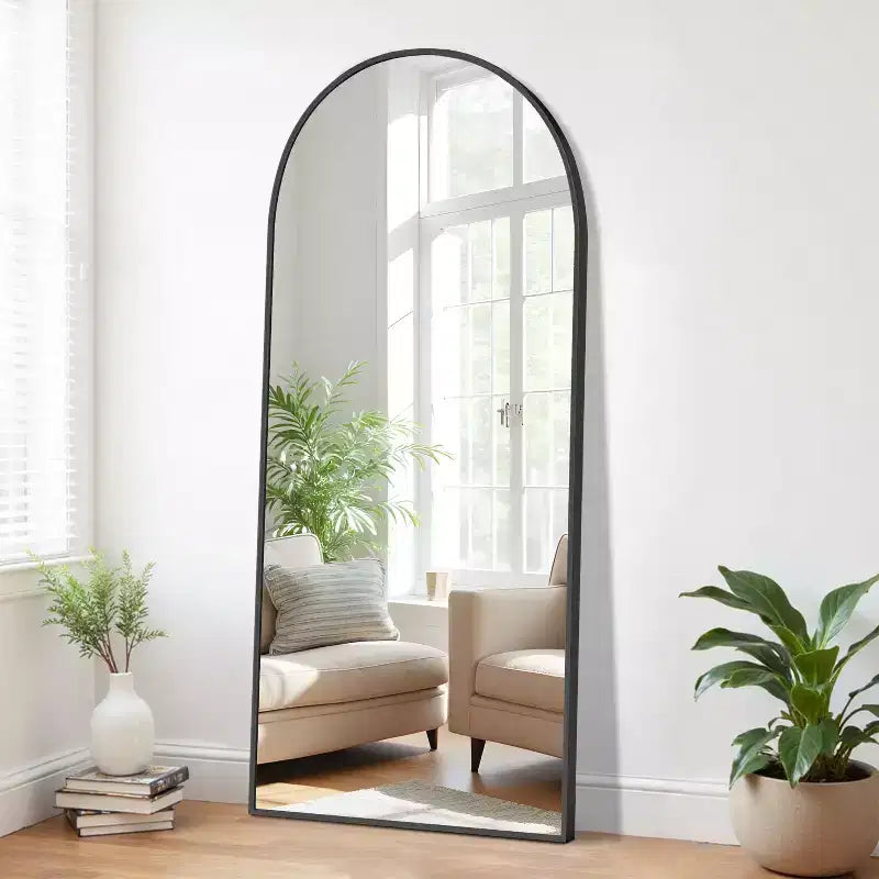 Miroir sur pied plein corps arqué en métal noir, 71x31"