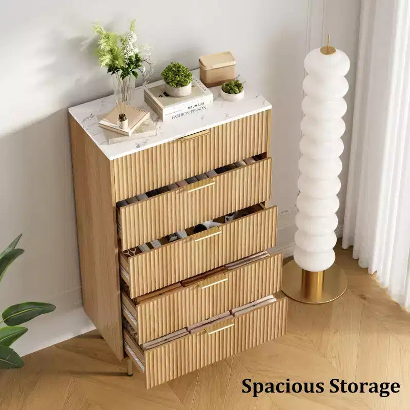 Commode en bois cannelé à 5 tiroirs, commode haute blanche moderne avec poignée dorée pour chambre à coucher, salon, couloir