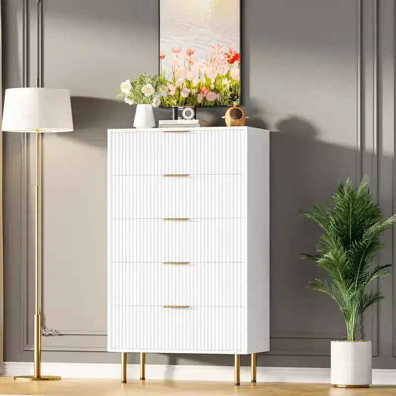Commode en bois cannelé à 5 tiroirs, commode haute blanche moderne avec poignée dorée pour chambre à coucher, salon, couloir
