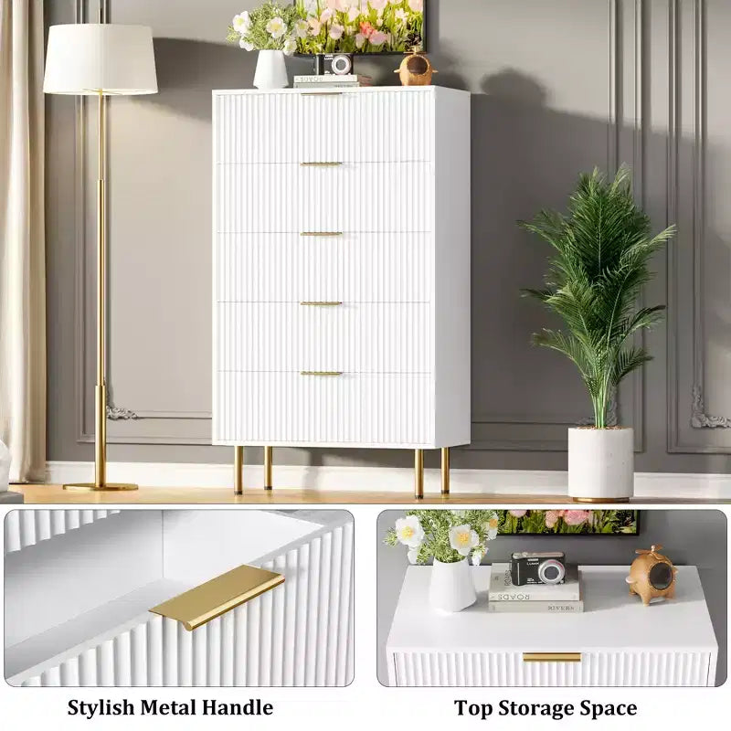 Commode en bois cannelé à 5 tiroirs, commode haute blanche moderne avec poignée dorée pour chambre à coucher, salon, couloir