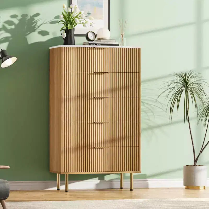 Commode en bois cannelé à 5 tiroirs, commode haute blanche moderne avec poignée dorée pour chambre à coucher, salon, couloir