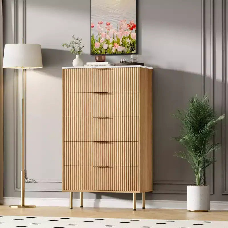 Commode en bois cannelé à 5 tiroirs, commode haute blanche moderne avec poignée dorée pour chambre à coucher, salon, couloir