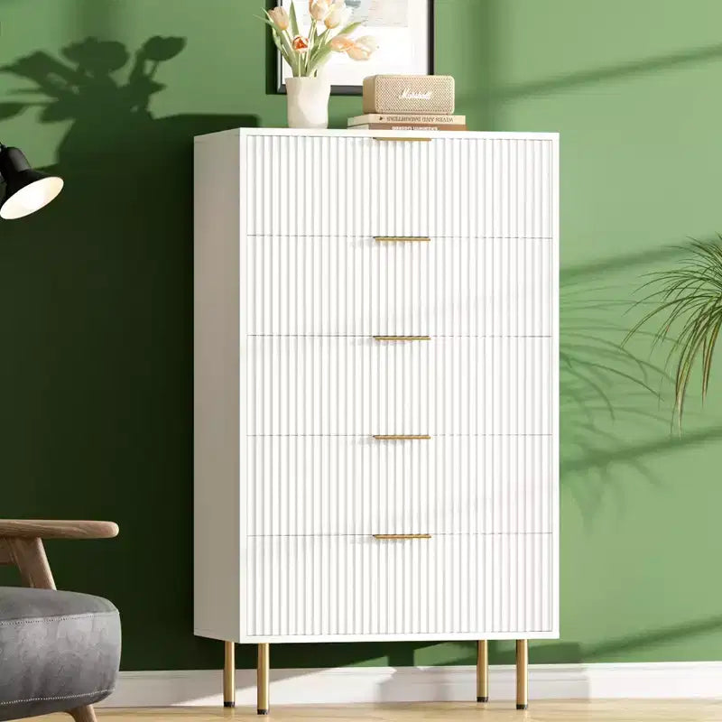 Commode en bois cannelé à 5 tiroirs, commode haute blanche moderne avec poignée dorée pour chambre à coucher, salon, couloir