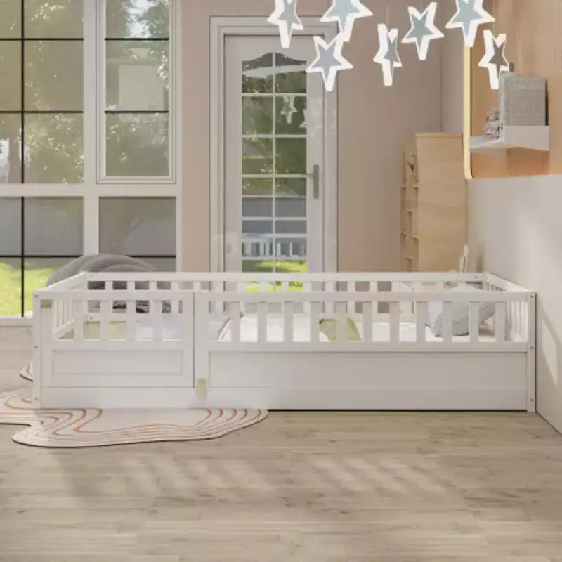 Lit simple à plate-forme basse avec design intégré, barrière ultra-sécurisée et porte