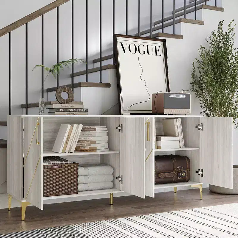Buffet moderne avec des accents dorés