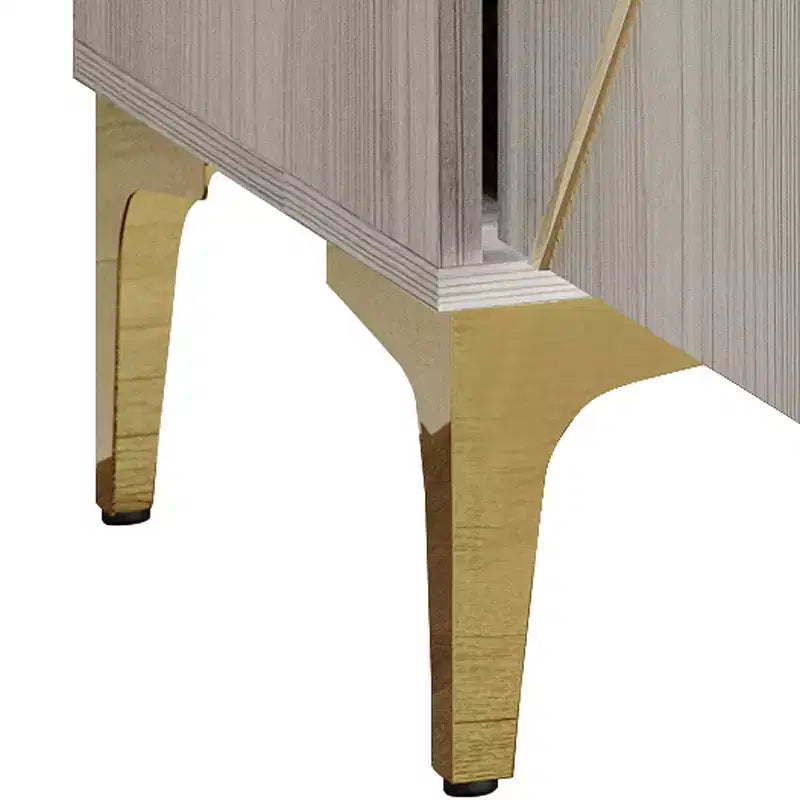 Buffet moderne avec des accents dorés
