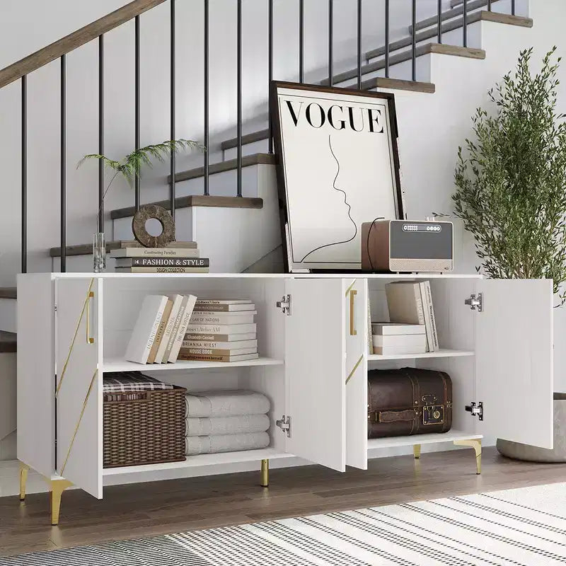 Buffet moderne avec des accents dorés