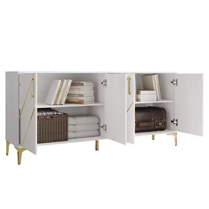 Buffet moderne avec des accents dorés
