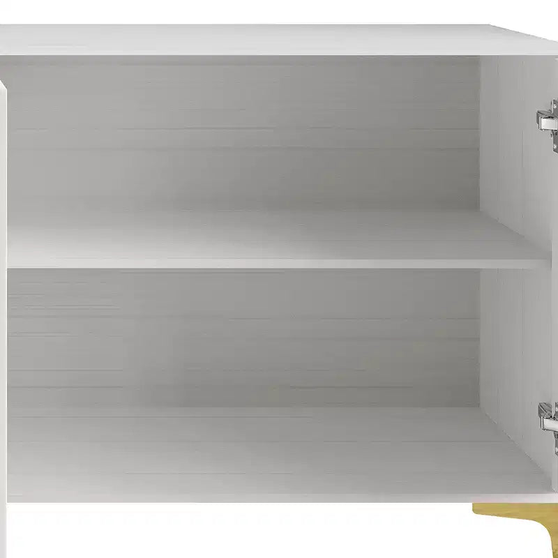 Buffet moderne avec des accents dorés