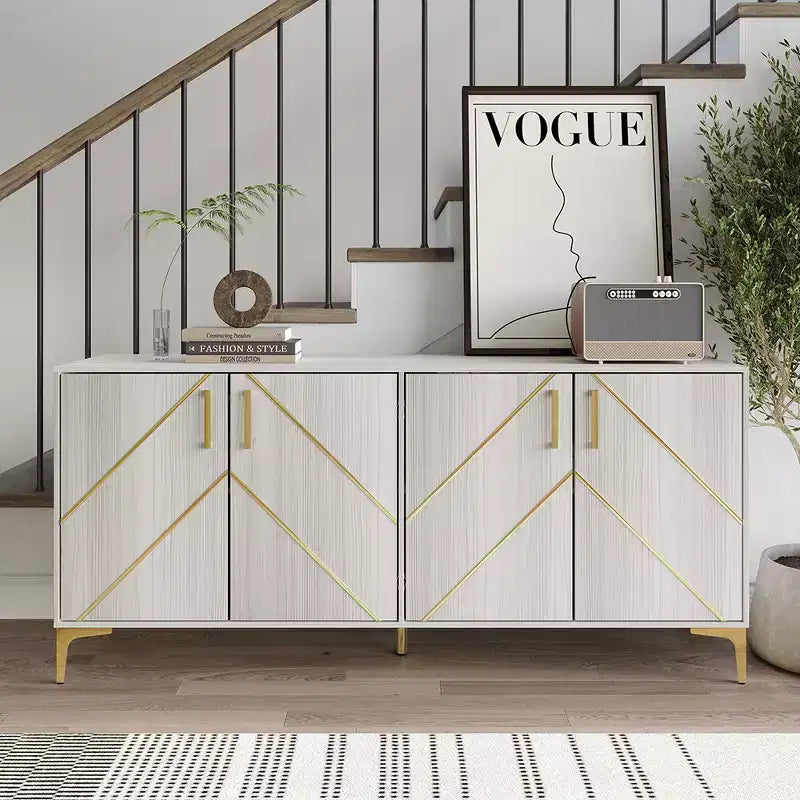 Buffet moderne avec des accents dorés