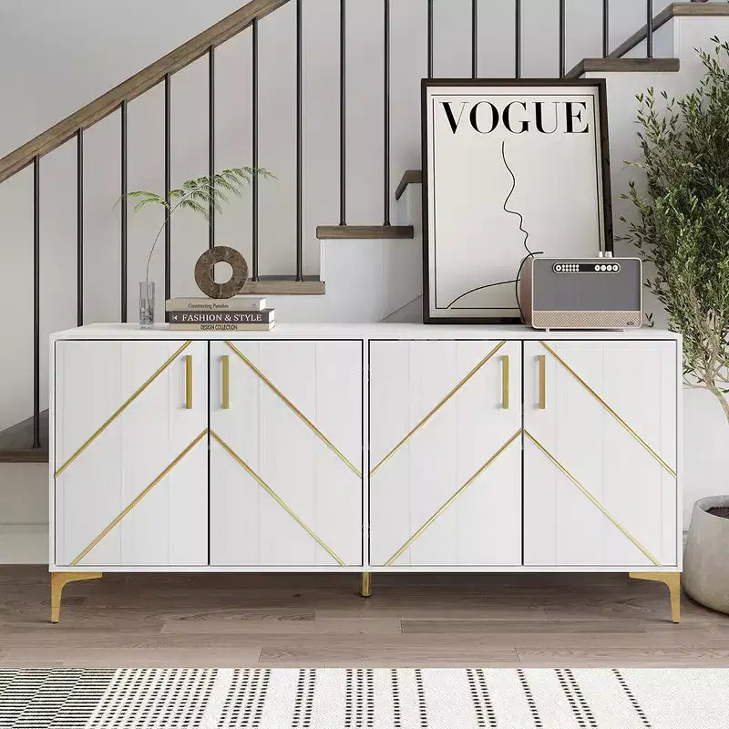Buffet moderne avec des accents dorés